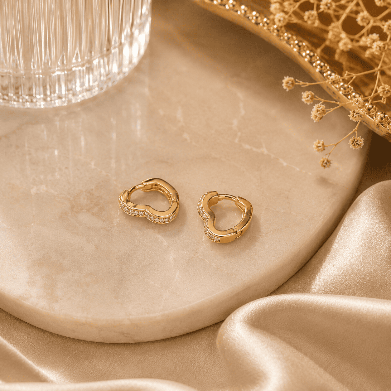 Brinco Argola Coração Banhado a Ouro 18k com Zircônias - 1,6cm