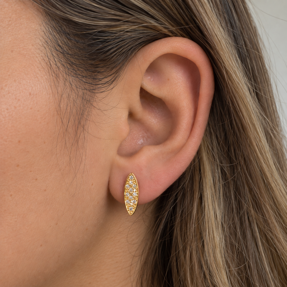 Brinco Estilo Folha com Detalhes em Pedras Banhado a Ouro 18k com Zircônias - 1,5 cm