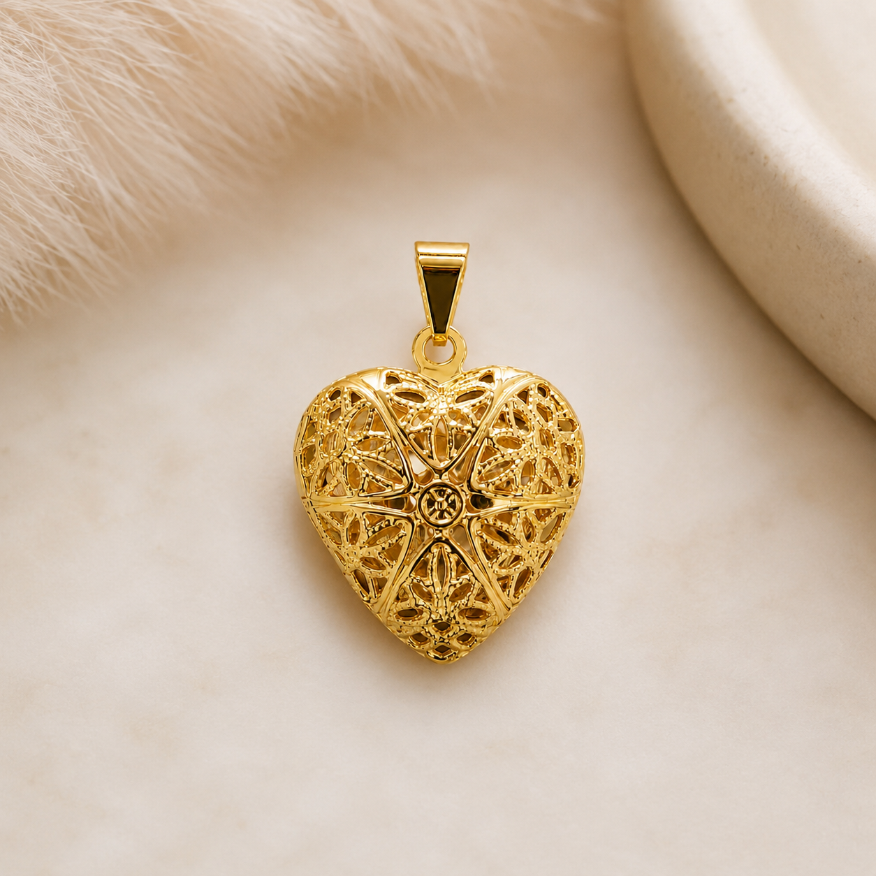 Pingente Relicário Coração Banhado a Ouro 18k - 2 cm