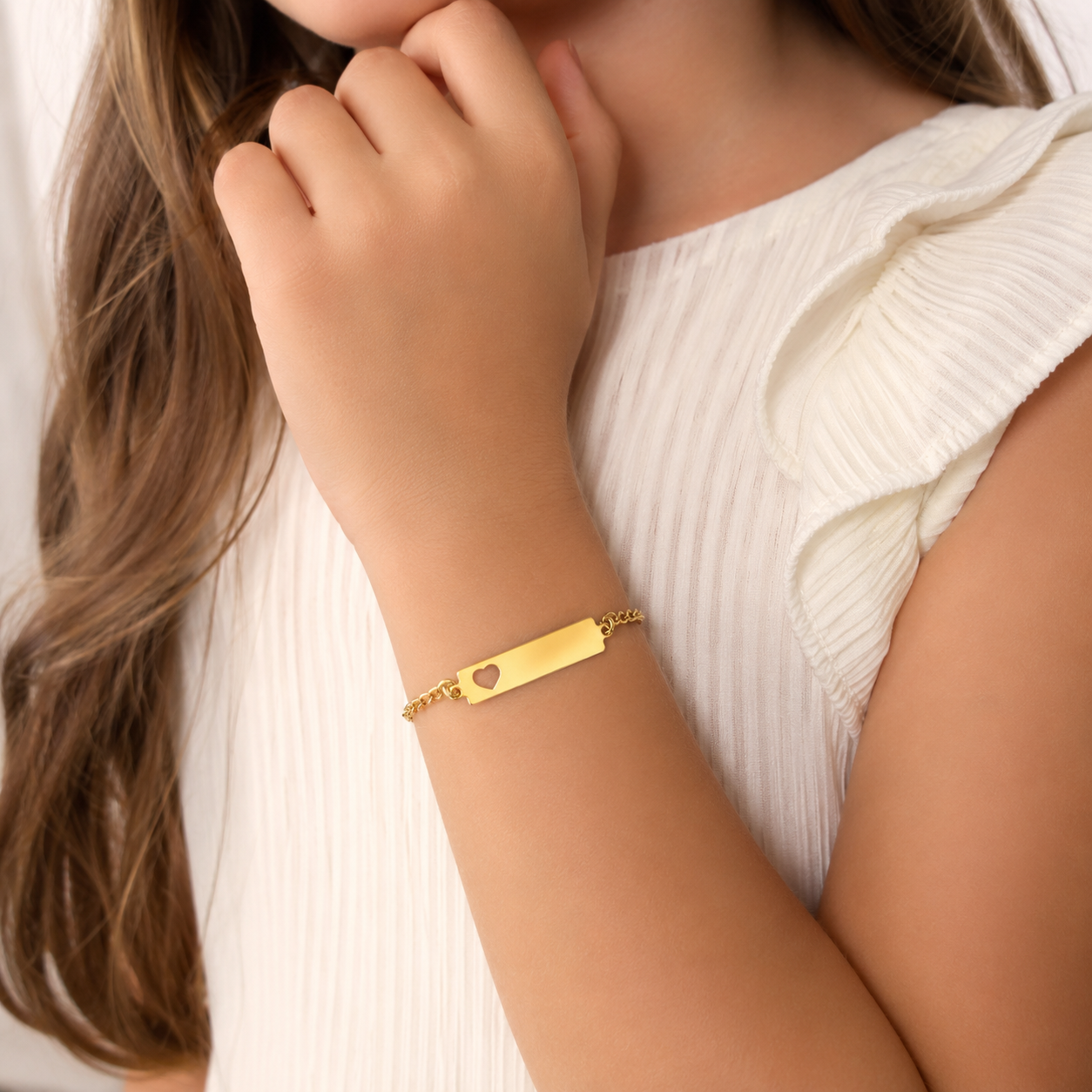 Pulseira Chapa Coração Vazado Infantil Banhada a Ouro 18k - 12 cm + 3 cm (Alongador)