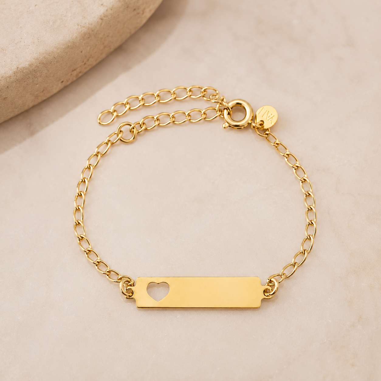 Pulseira Chapa Coração Vazado Infantil Banhada a Ouro 18k - 12 cm + 3 cm (Alongador)