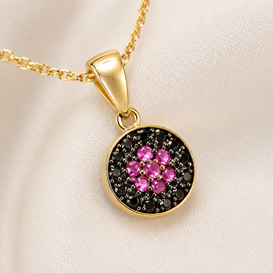 Colar Pingente Cravejado em Pedras Pretas com Flor Central Rosa Banhado a Ouro 18k com Zircônias - 40cm
