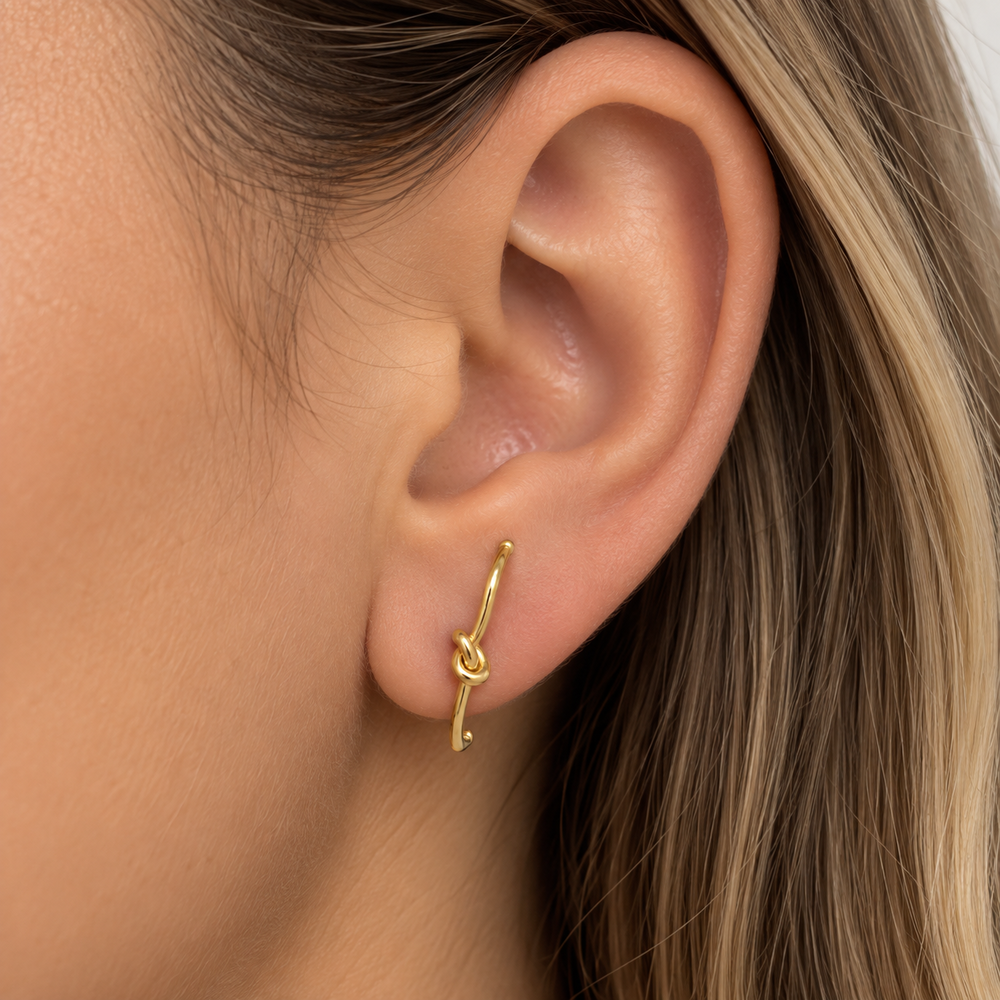 Brinco Ear Hook Nó Banhado a Ouro 18k - 2,2 cm