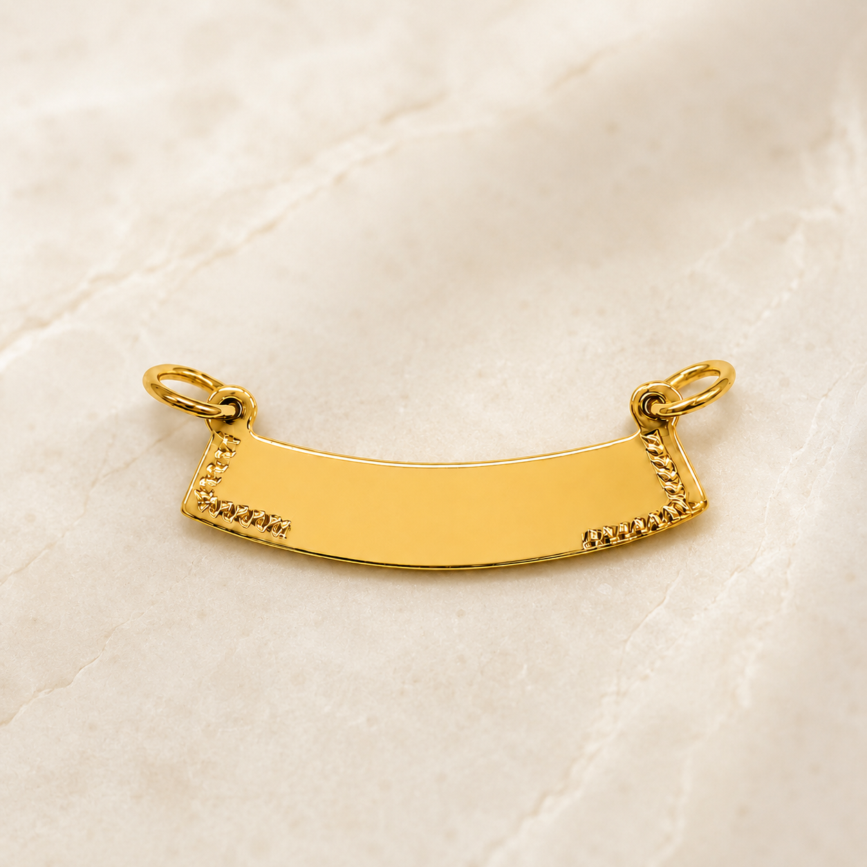 Pingente Chapa Canto Trabalhado Banhada a Ouro 18k - 2,5cm