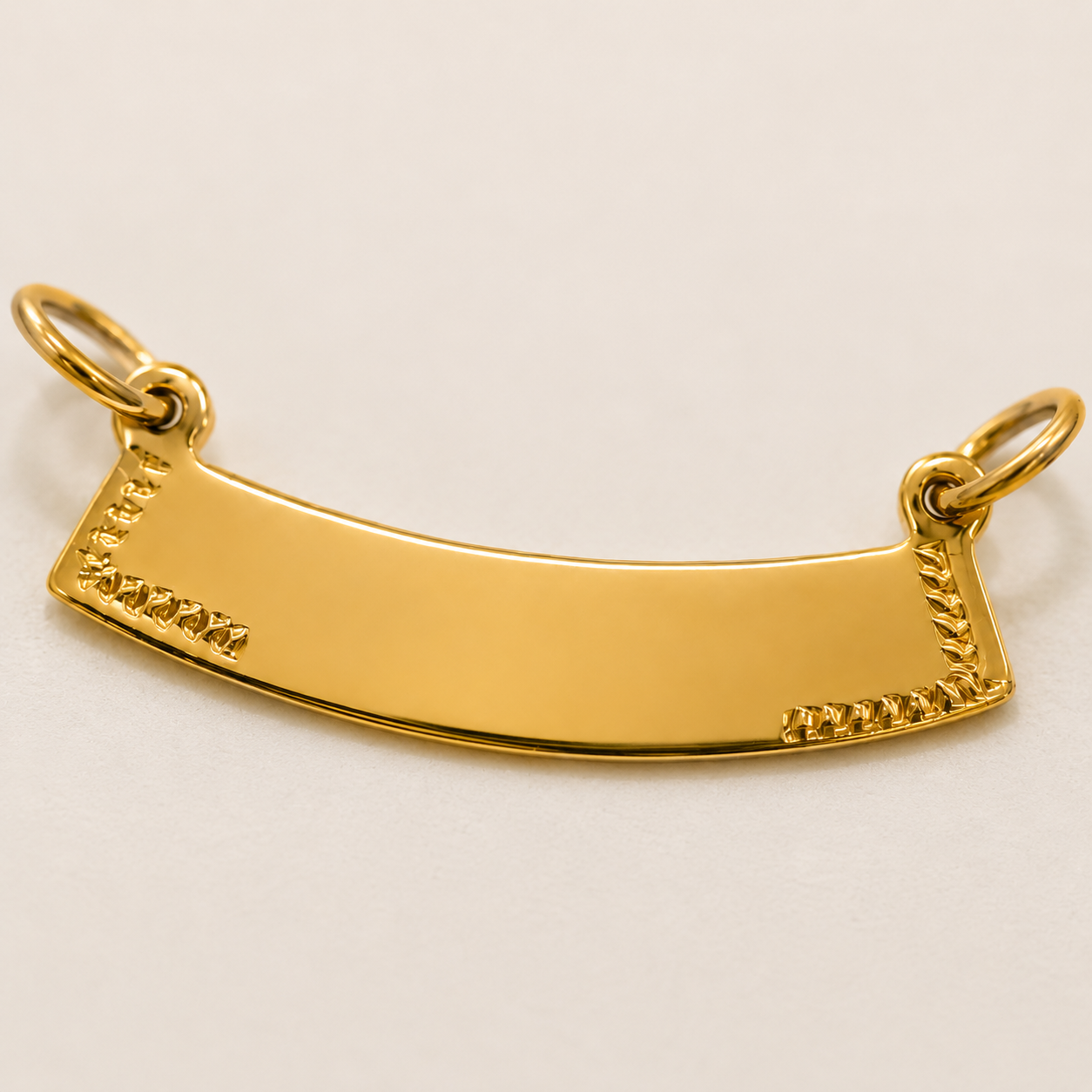 Pingente Chapa Canto Trabalhado Banhada a Ouro 18k - 2,5cm