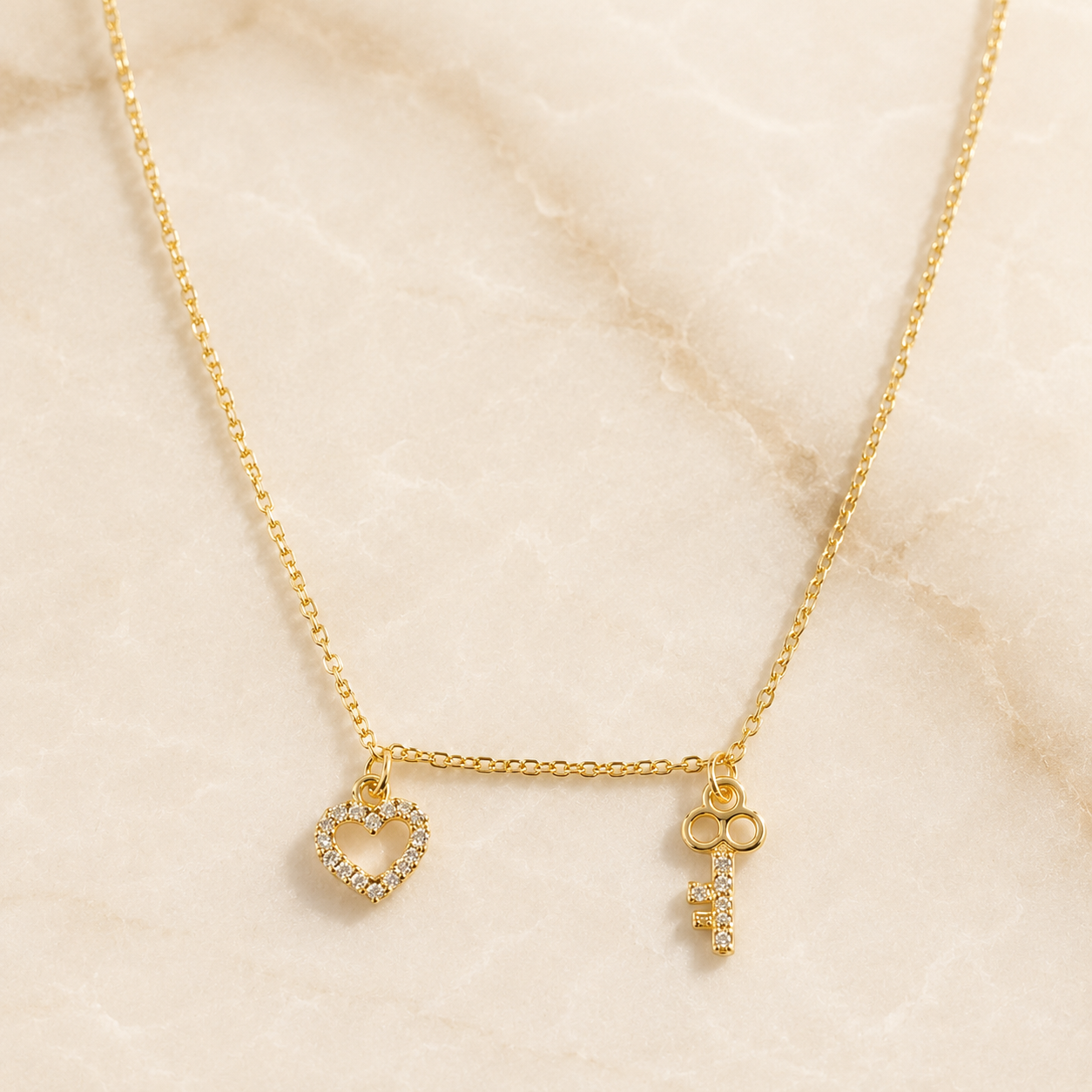 Colar Coração e Chave Cravejados Banhado a Ouro 18k - 60 cm