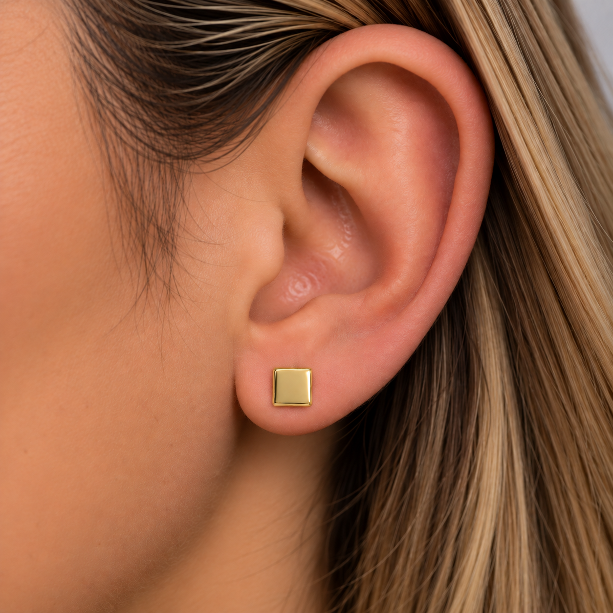 Brinco Quadrado Liso Banhado a Ouro 18k - 6 mm
