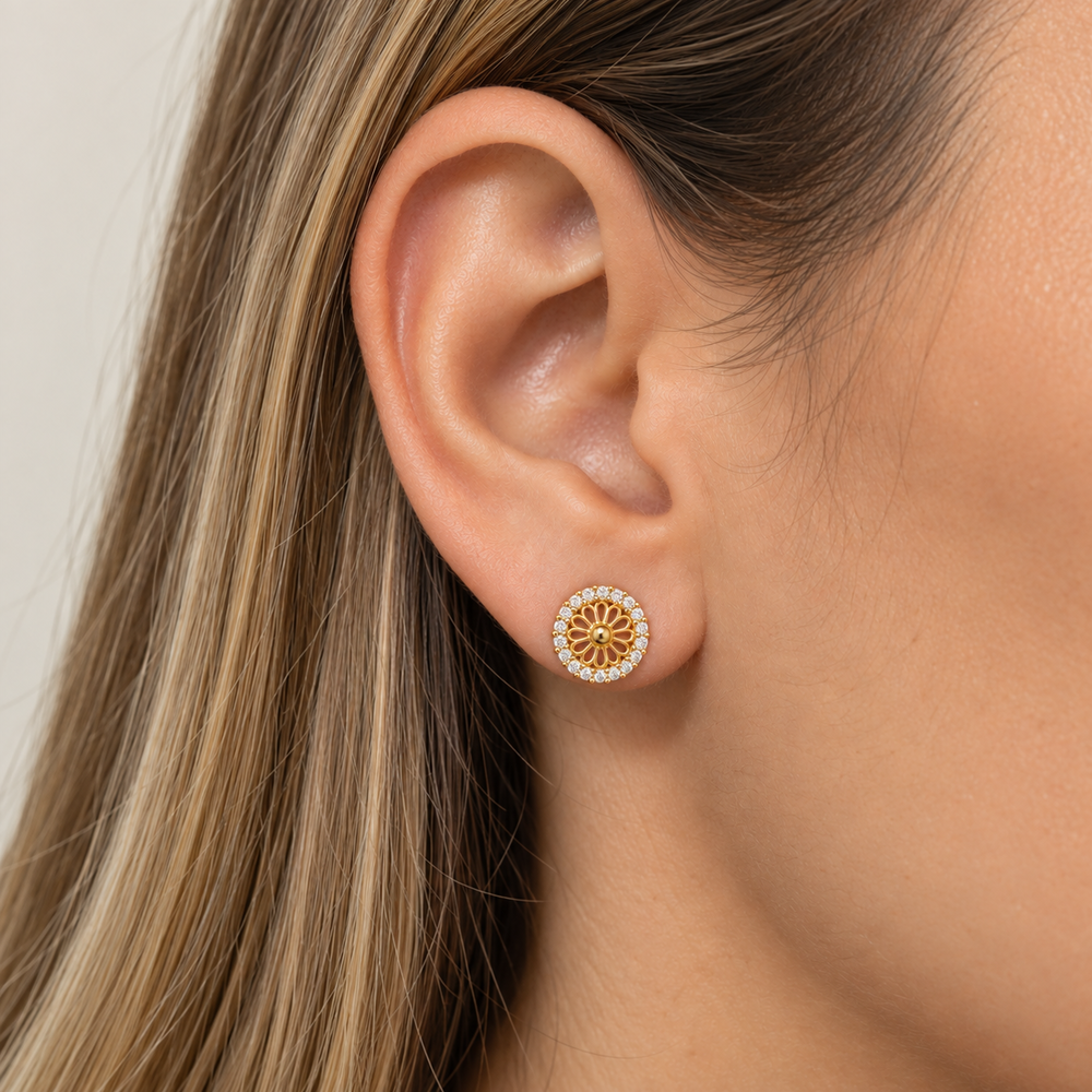Brinco Estilo Roda Borda Cravejada Banhado a Ouro 18k com Zircônias - 1 cm