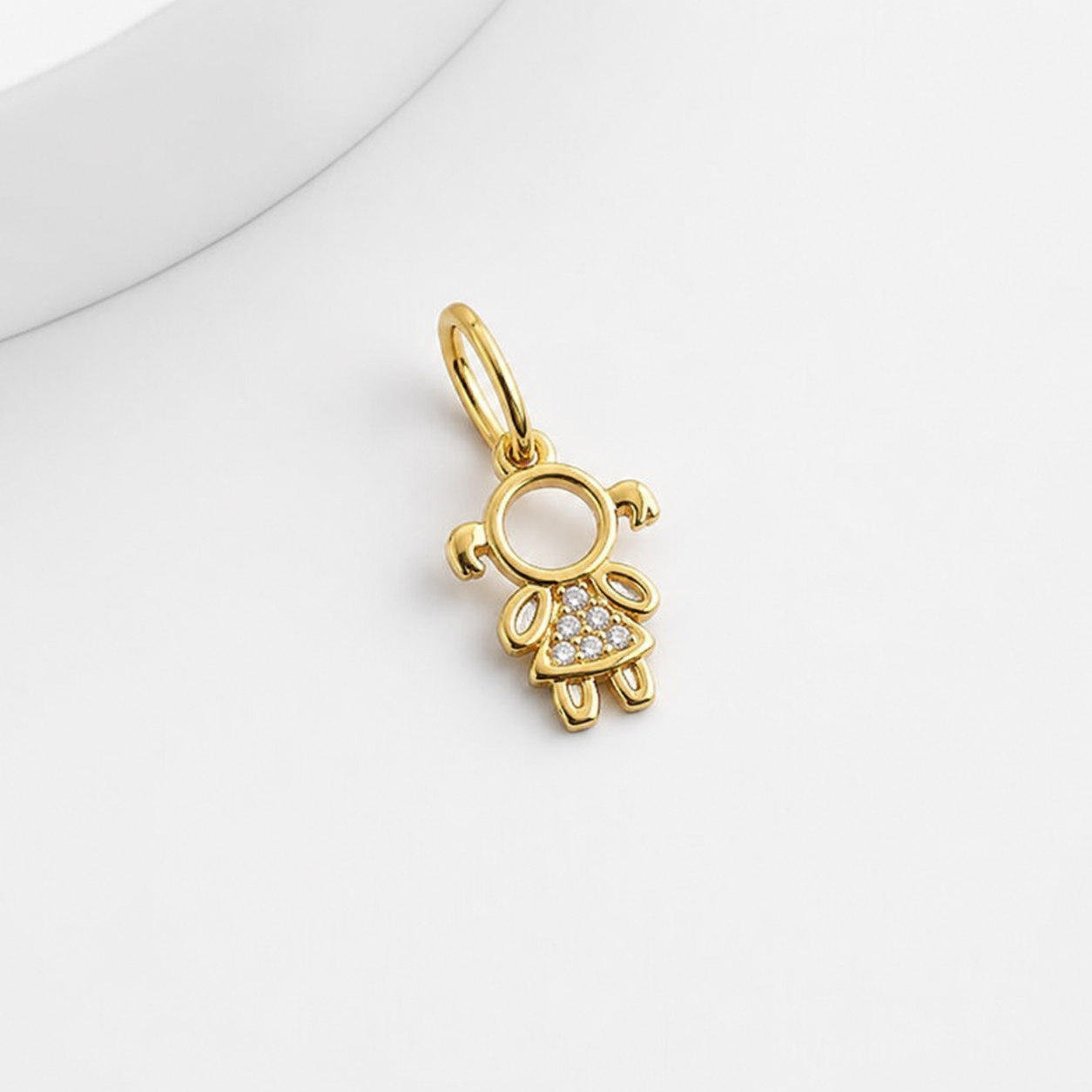 Pingente Vazado Menina Banhado a Ouro 18k com Zircônias - 1cm