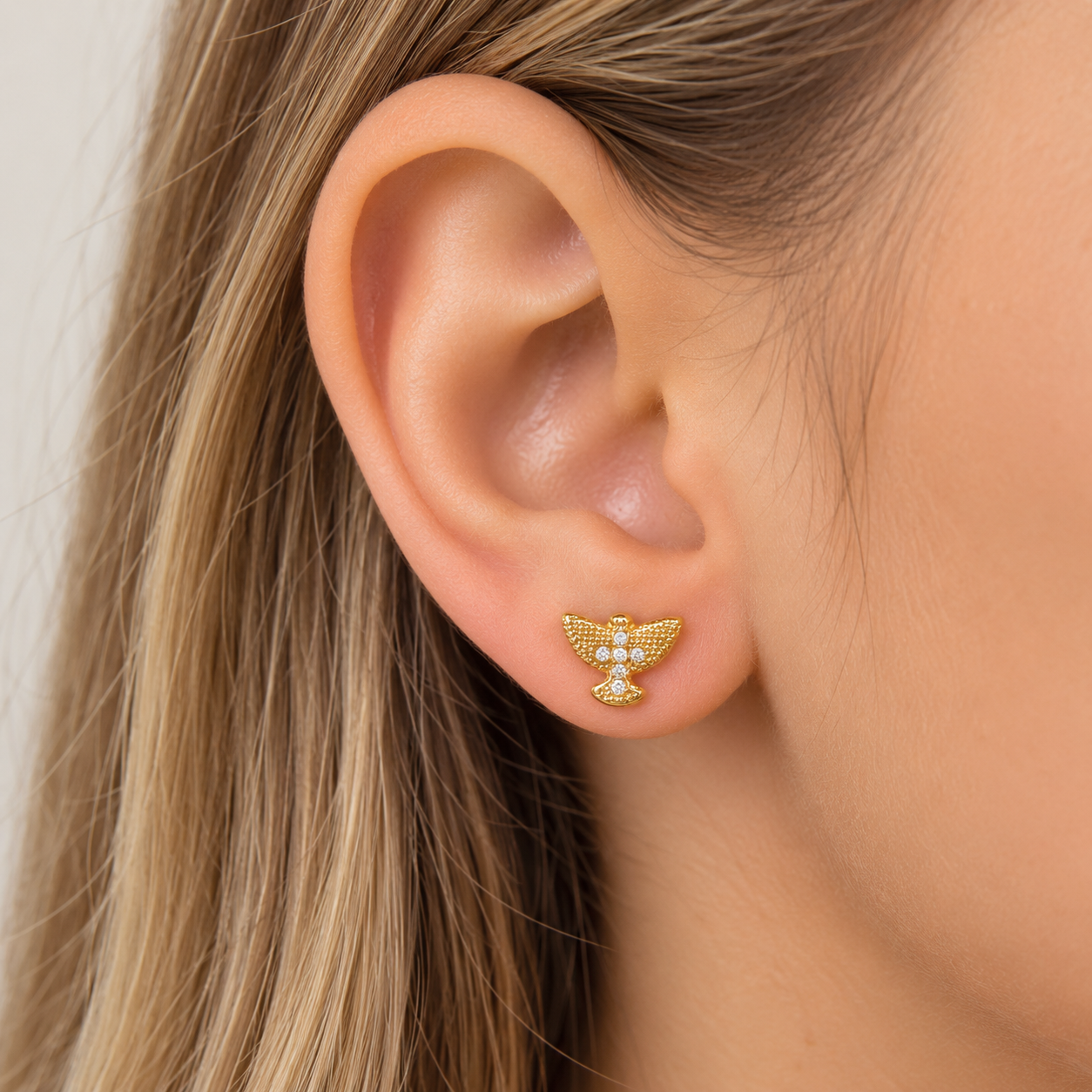Brinco Espirito Santo com Detalhas em Pedras Banhado a Ouro 18k com Zircônias - 8 mm