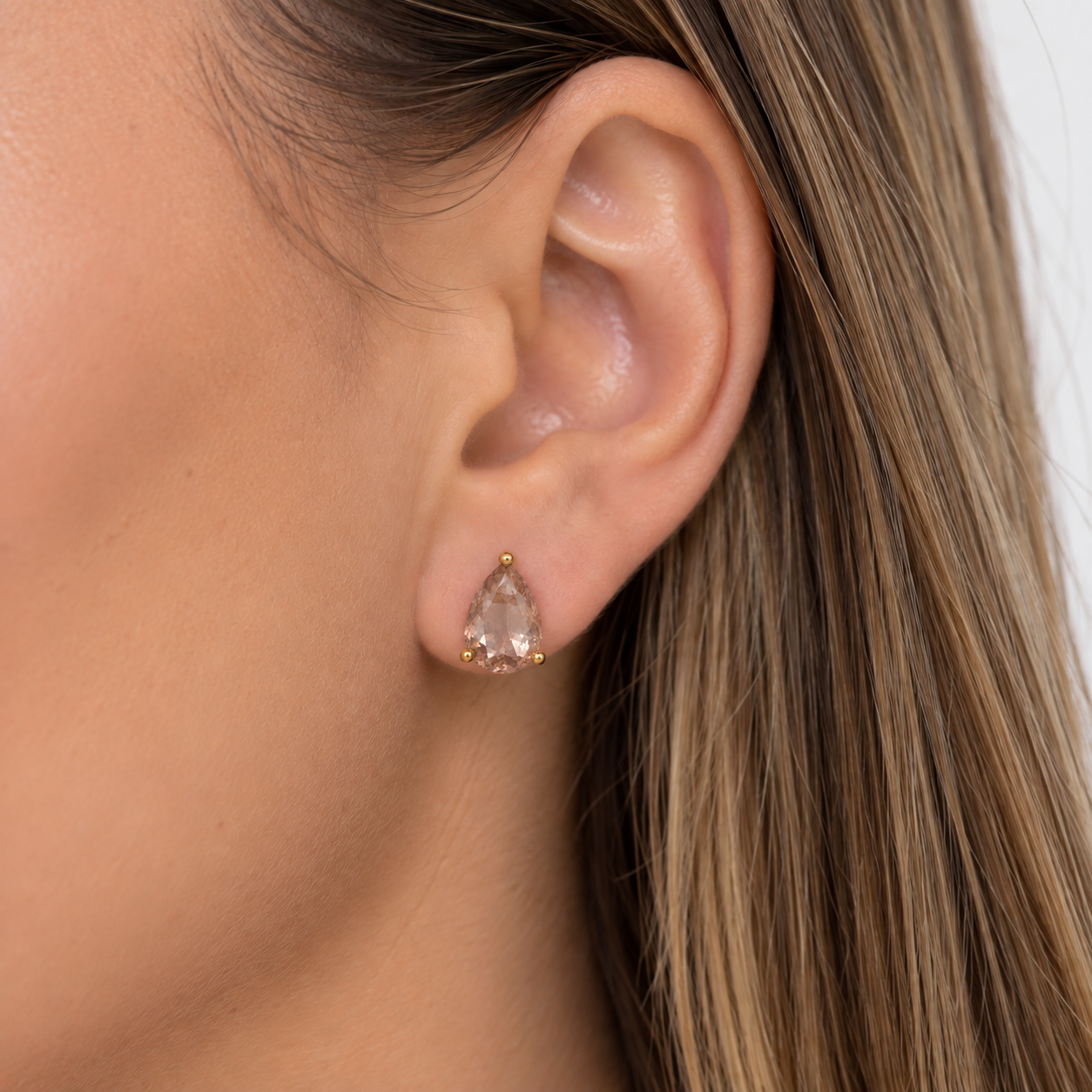 Brinco Ponto de Luz Marrom Banhado a Ouro 18k com Zircônia - 9 mm