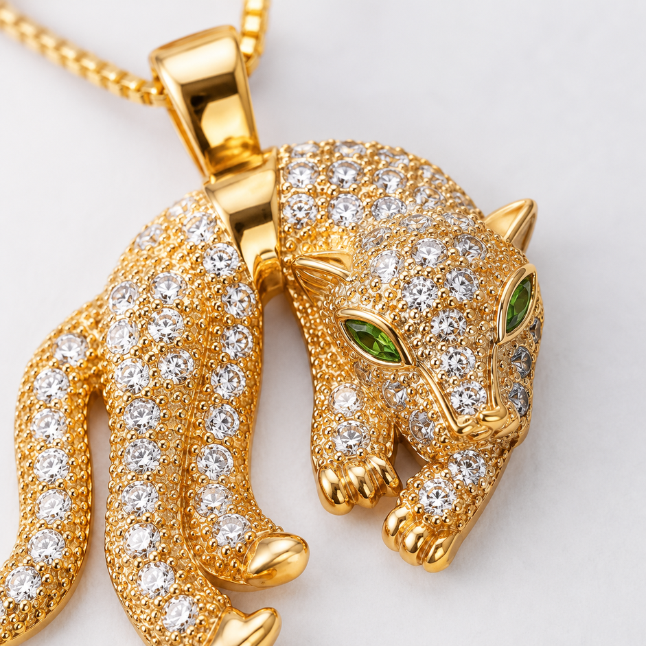 Colar Pantera Cravejada Olhos Verdes Banhado a Ouro 18k com Zircônias - 40 cm + 4 cm (Alongador)