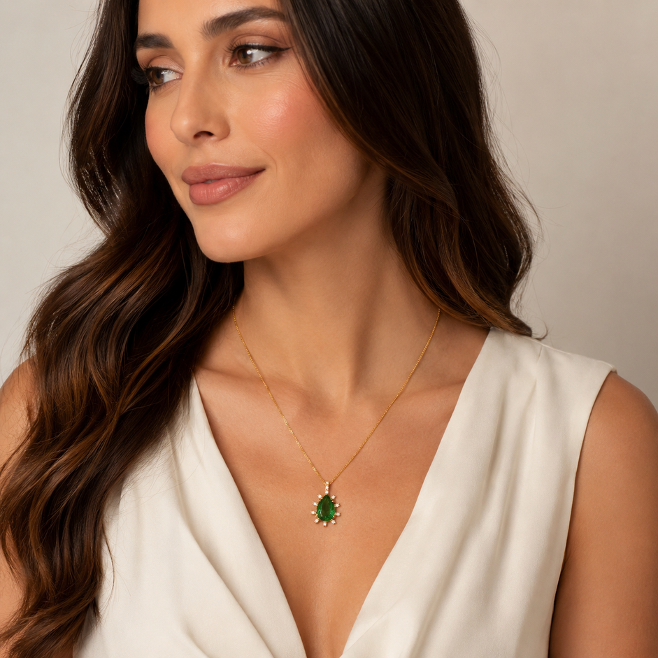 Colar Gota Esmeralda Borda com Pedras Banhado a Ouro 18k com Zircônias - 40 cm + 5 cm (Alongador)