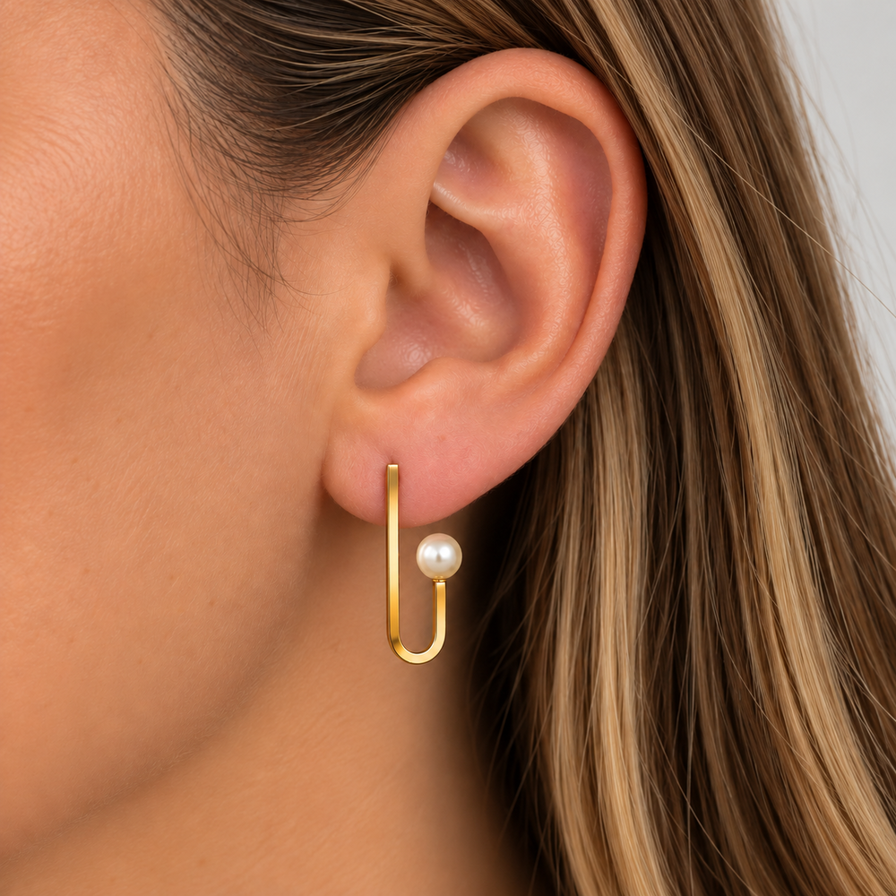 Brinco Estilo J com Perola Banhado a Ouro 18k - 2,8 cm
