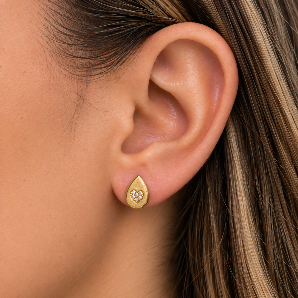 Brinco Gota com Coração Banhado a Ouro 18k com Zircônias - 1 cm