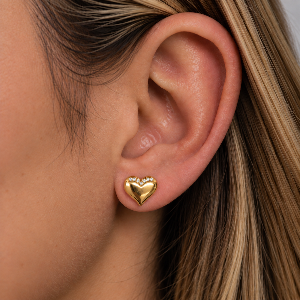 Brinco Coração Detalhes com Pedras Banhado a Ouro 18k  com Zircônias - 1,1 cm