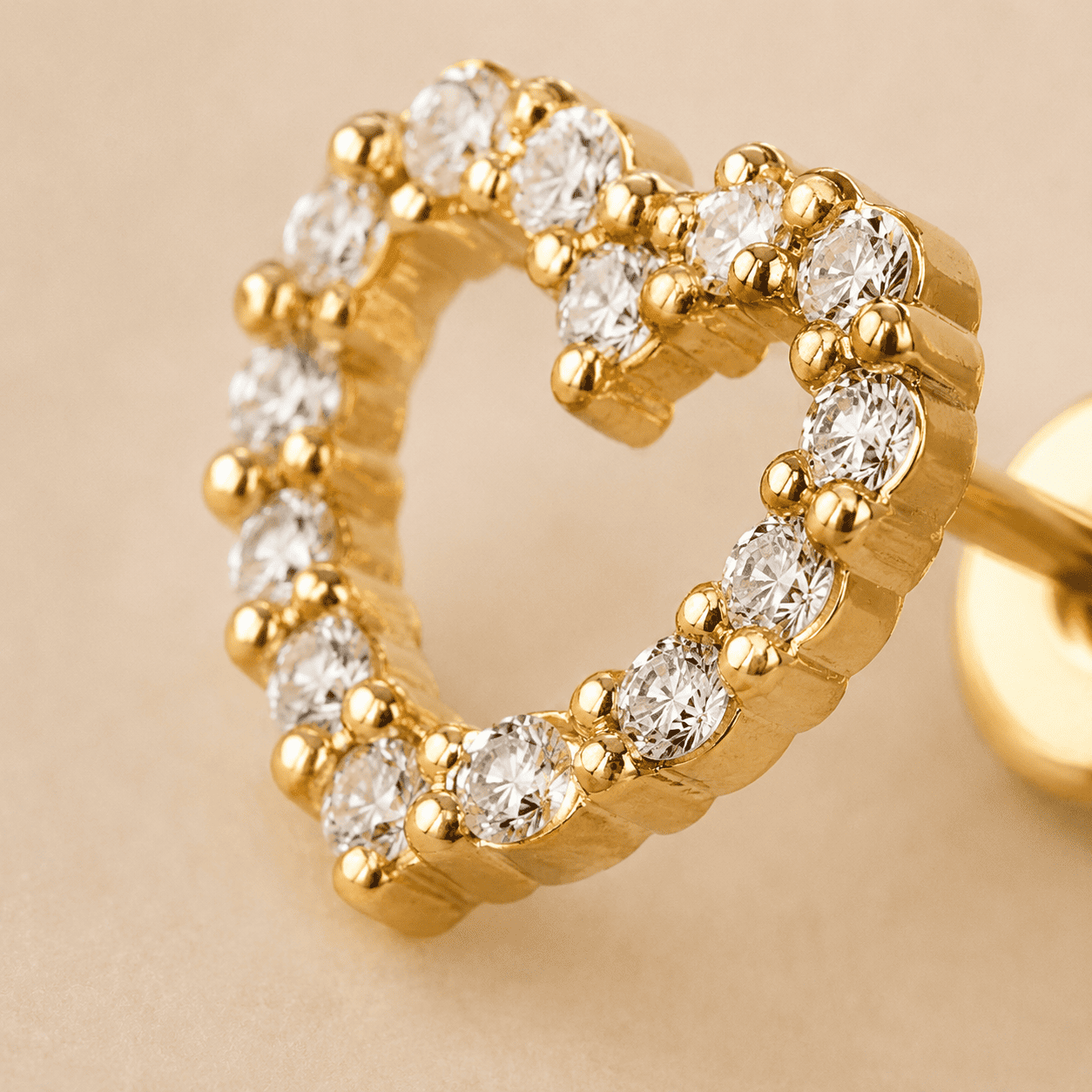 Brinco Coração Banhado a Ouro 18k Vazado com Zircônias - 8mm