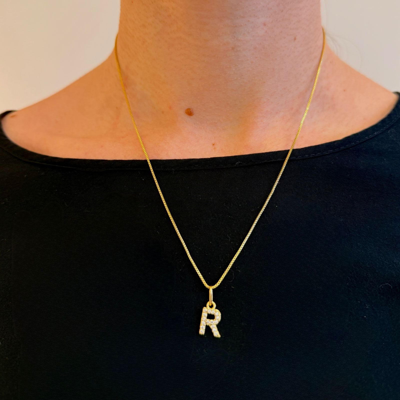 Pingente Letra R Banhado a Ouro 18K com Zircônias