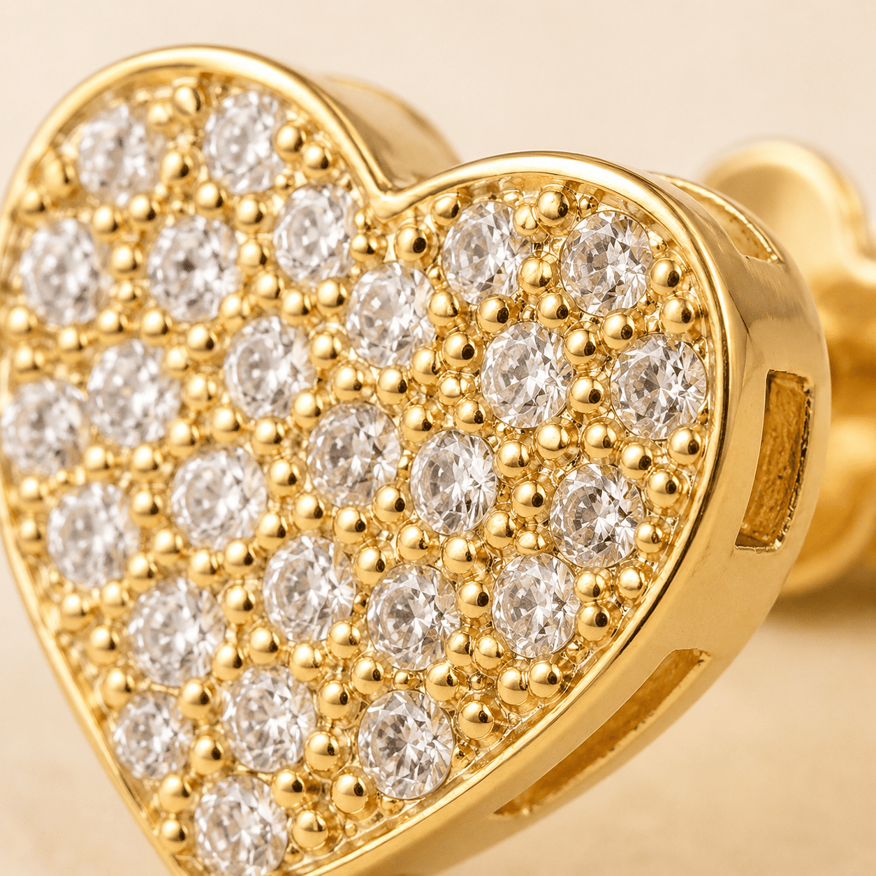 Brinco Coração Banhado a Ouro 18k com Zircônias - 0,8cm
