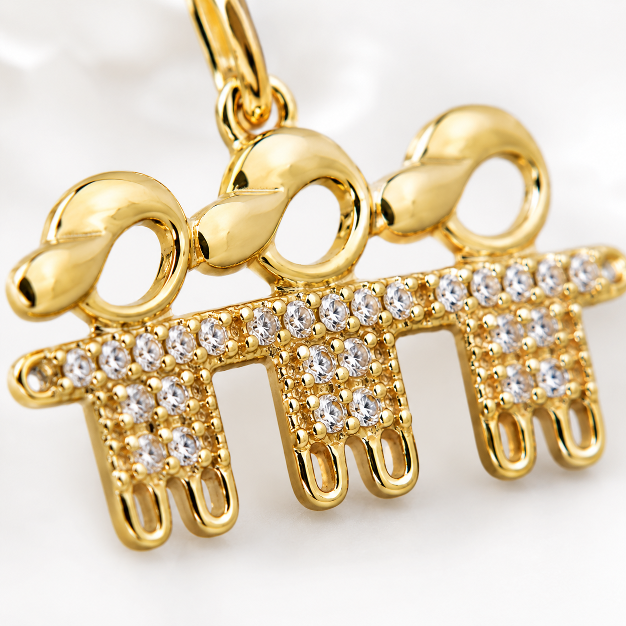 Pingente 3 Meninos Banhado a Ouro 18k com Zircônias - 1 cm