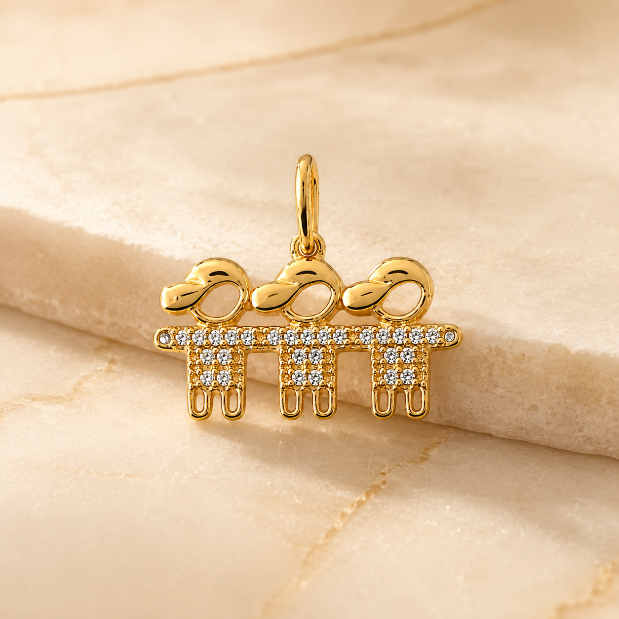 Pingente 3 Meninos Banhado a Ouro 18k com Zircônias - 1 cm