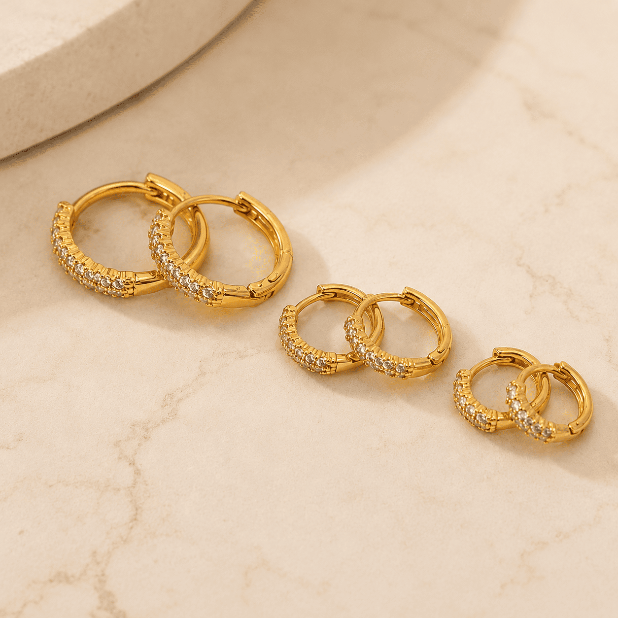 Trio de Brincos Argola Banhado a Ouro 18k com 1 Linha de Zircônias
