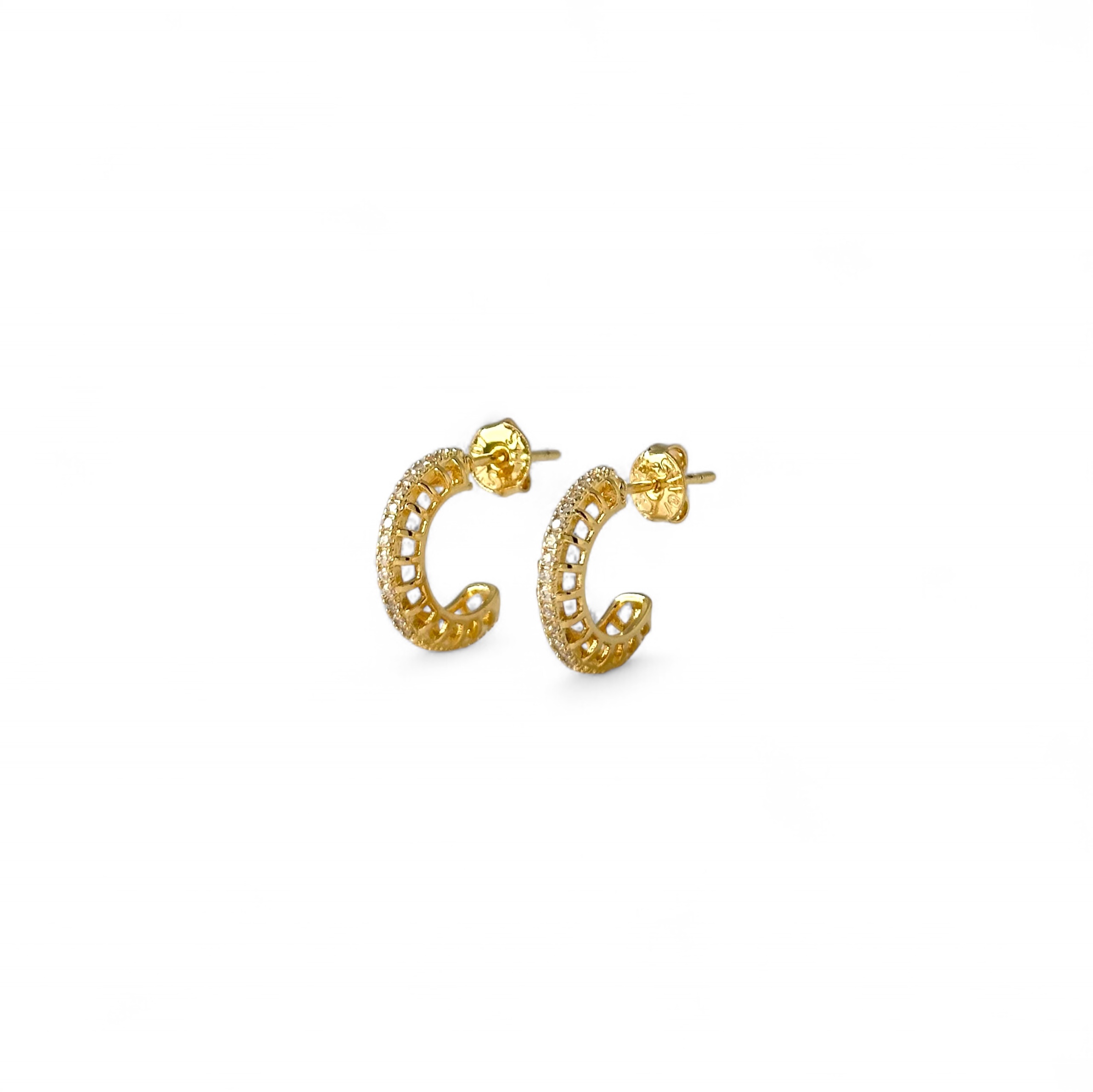 Brinco Argola Aberta Trabalhada Banhado a Ouro 18k com 1 Linha de Zircônias