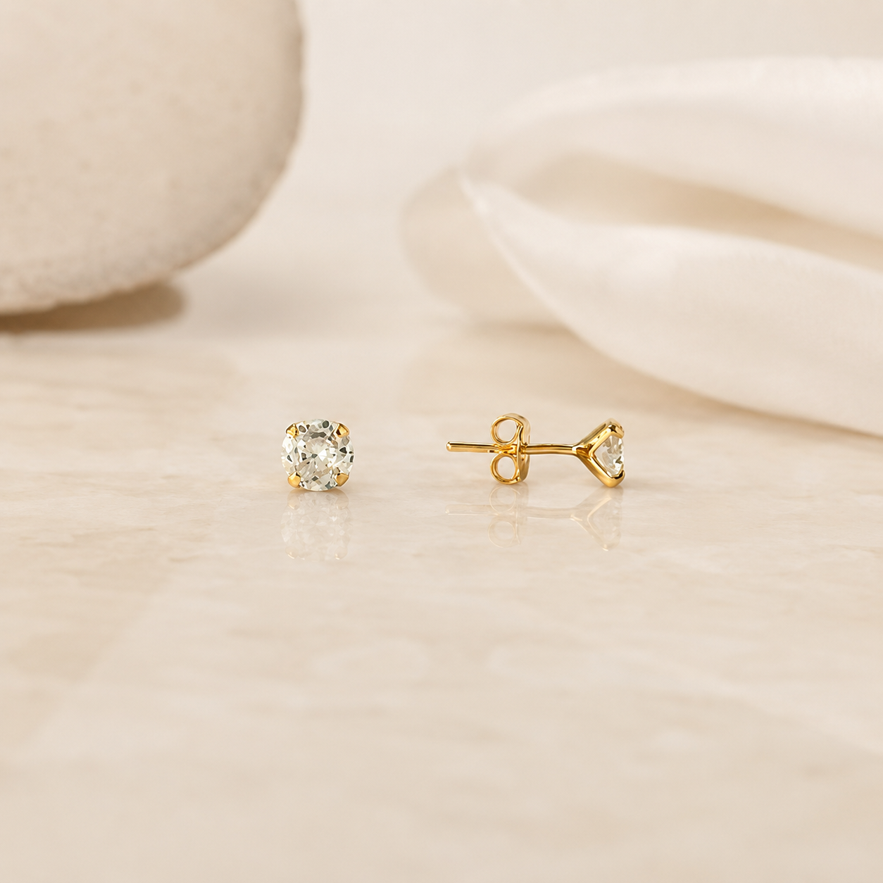 Brinco Ponto de Luz Banhado a Ouro 18k com Zircônia - 6mm