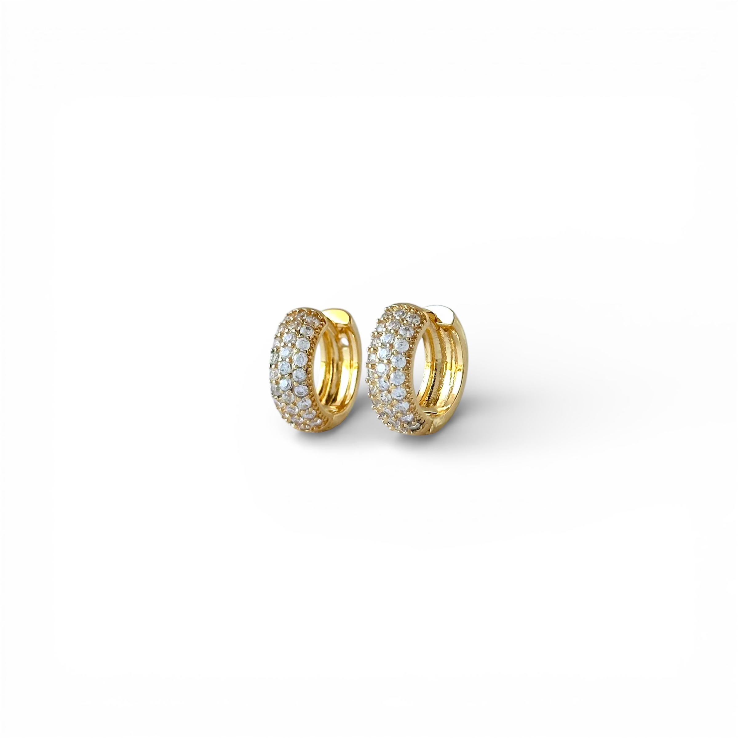 Brinco Argola Banhado a Ouro 18k com 3 Linhas de Zircônias - 1,3cm