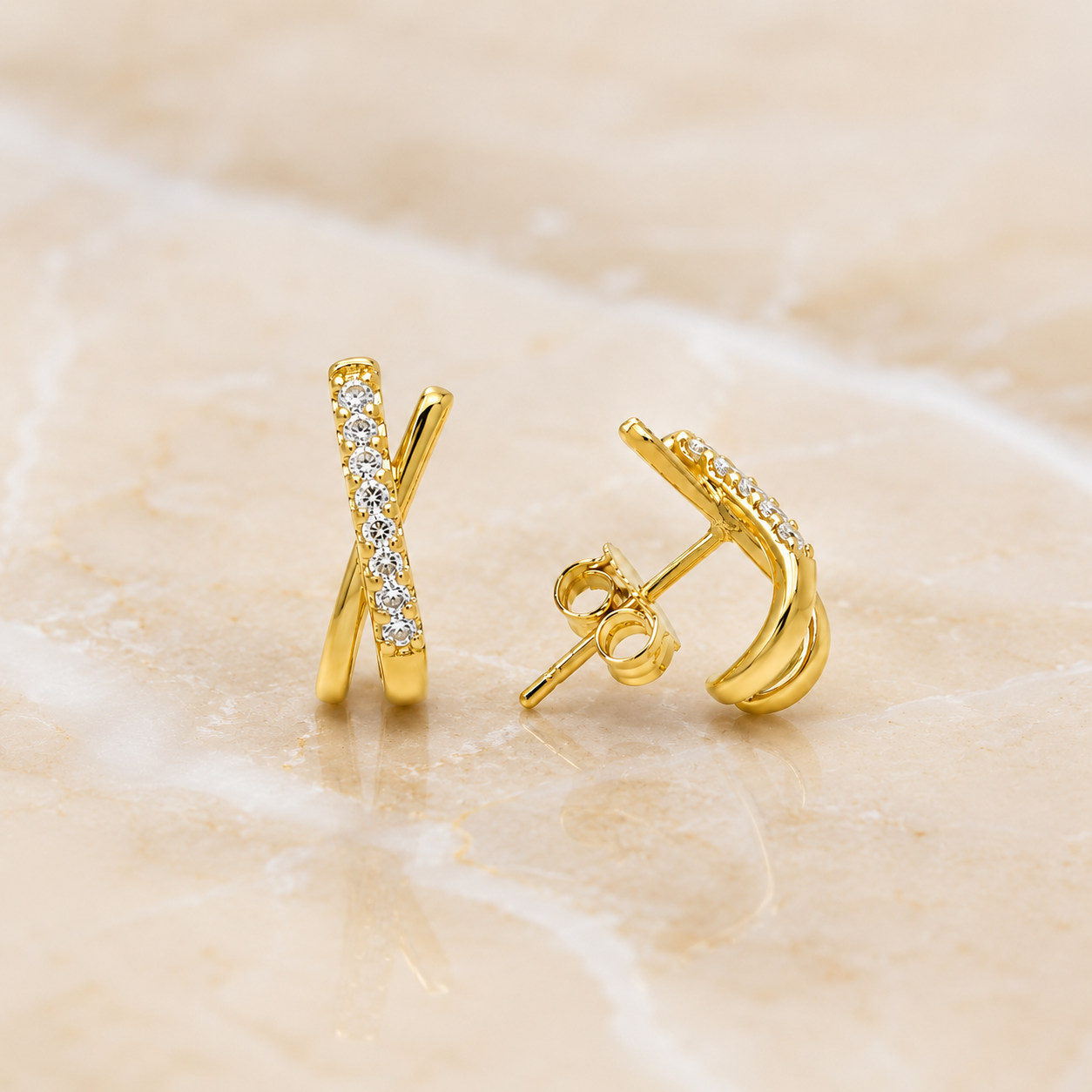 Brinco Earhook Estilo X Banhado a Ouro 18k com Zircônias