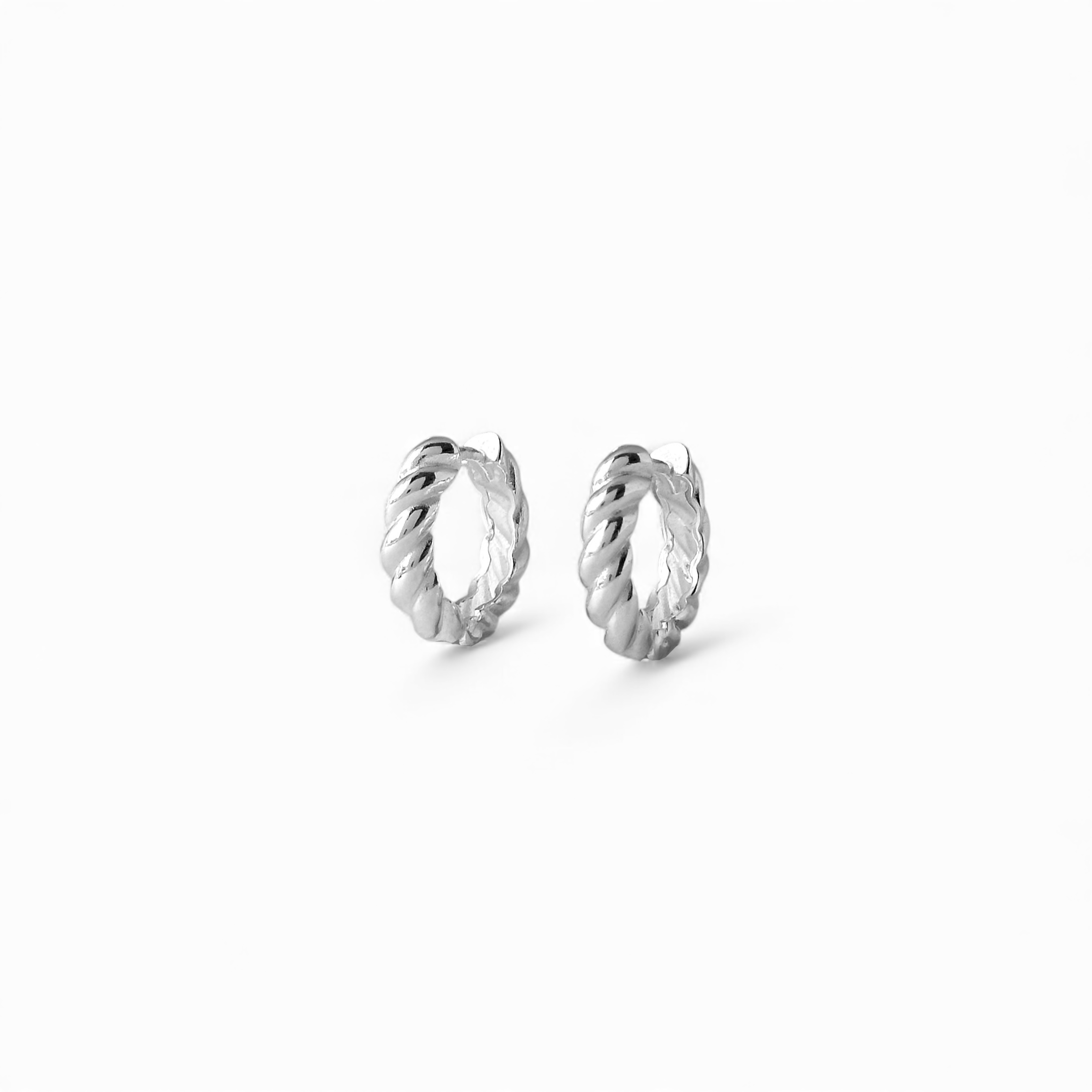 Brinco Argola Torcida Prata 925 - 1,3cm