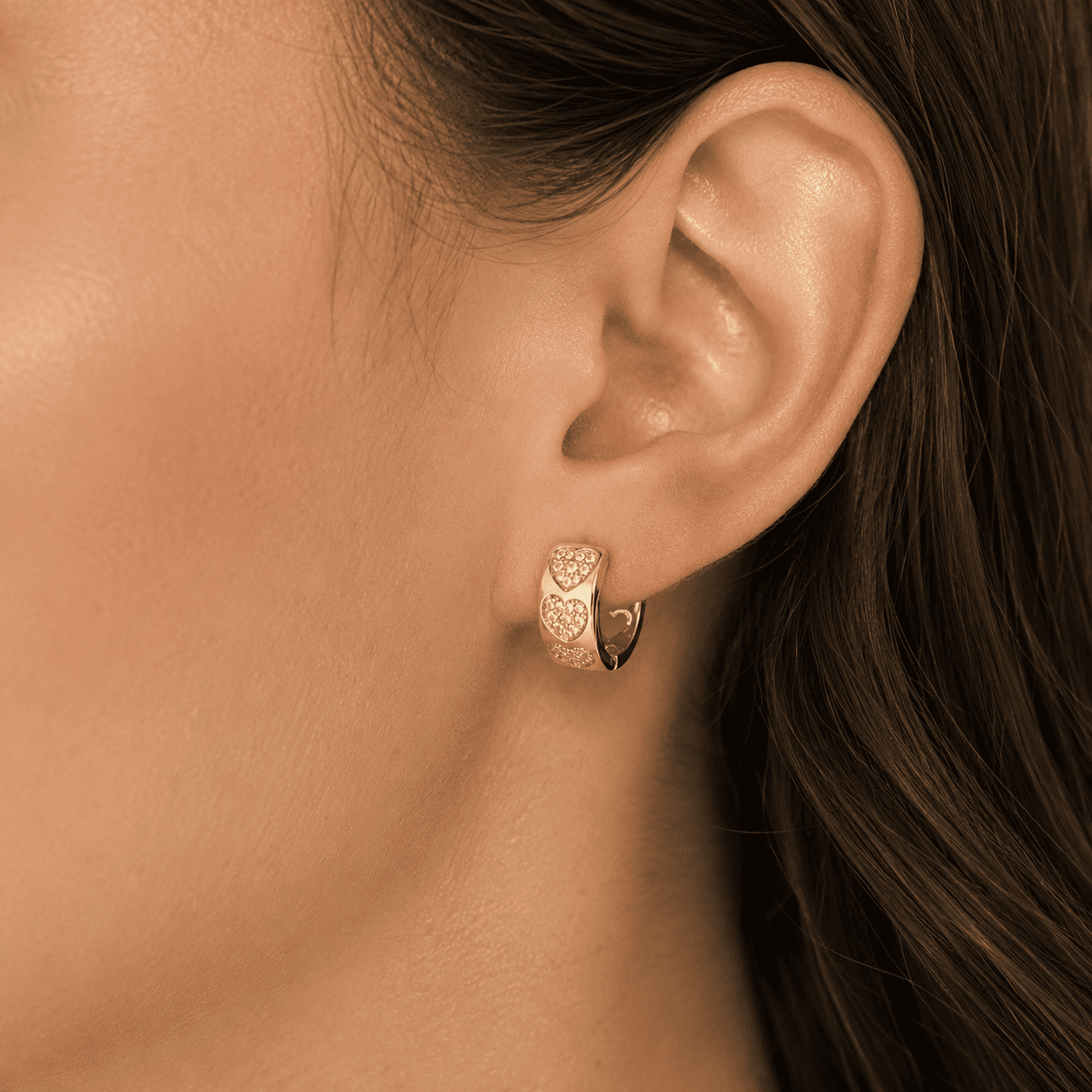 Brinco Argola Corações Banhado a Ouro 18k com Zircônias - 0,9cm