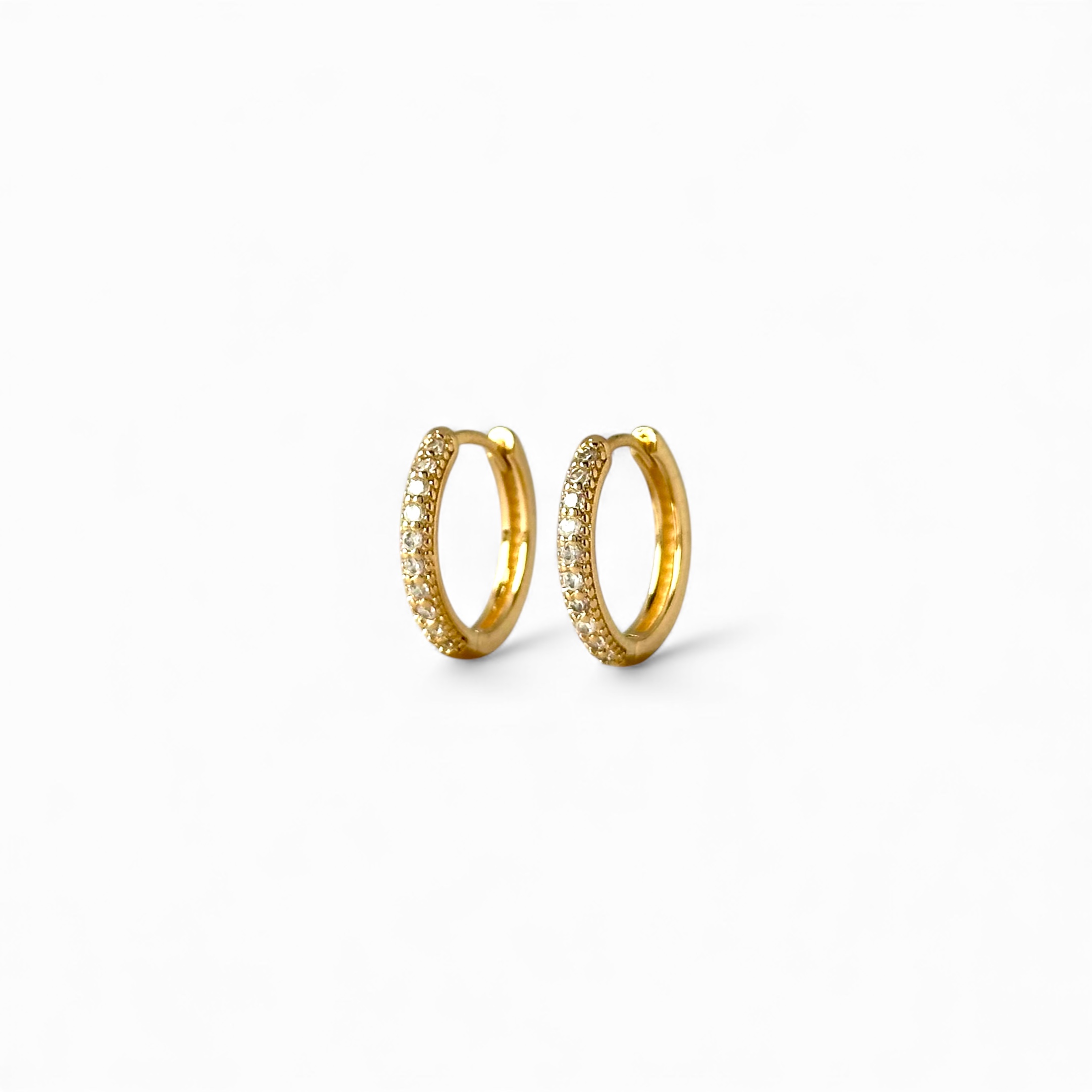 Brinco Argola Banhado a Ouro 18k com 1 Linha de Zircônias - 1,5cm