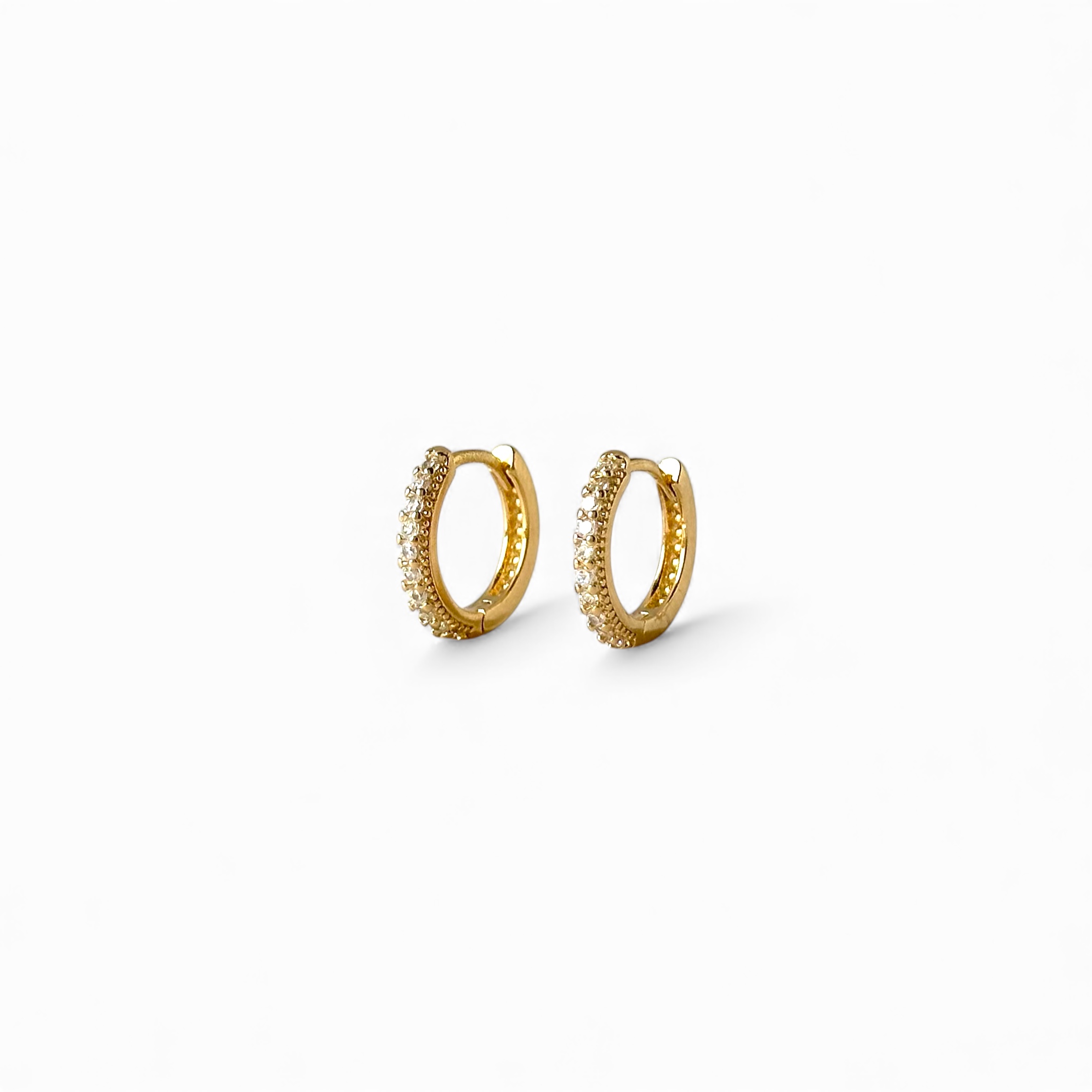 Brinco Argola Banhado a Ouro 18k com 1 Linha de Zircônias - 1,0cm