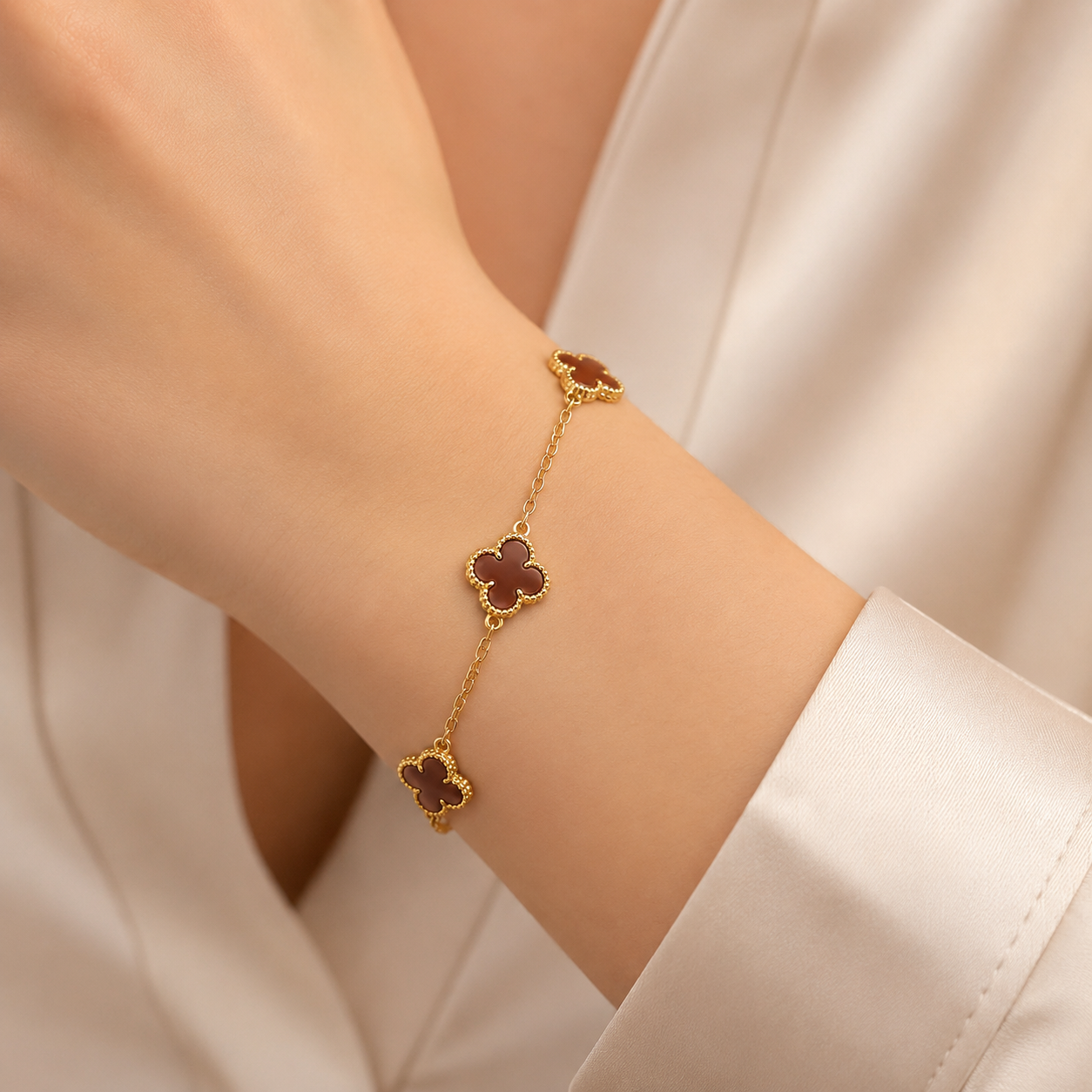 Pulseira Trevo Marrom Banhada a Ouro 18k - 16 cm + 4 cm (Alongador)