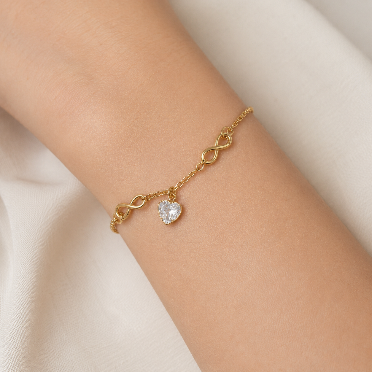 Pulseira Infinito com Coração Banhada a Ouro 18k com Zircônia - 16 cm + 4 cm (Alongador)
