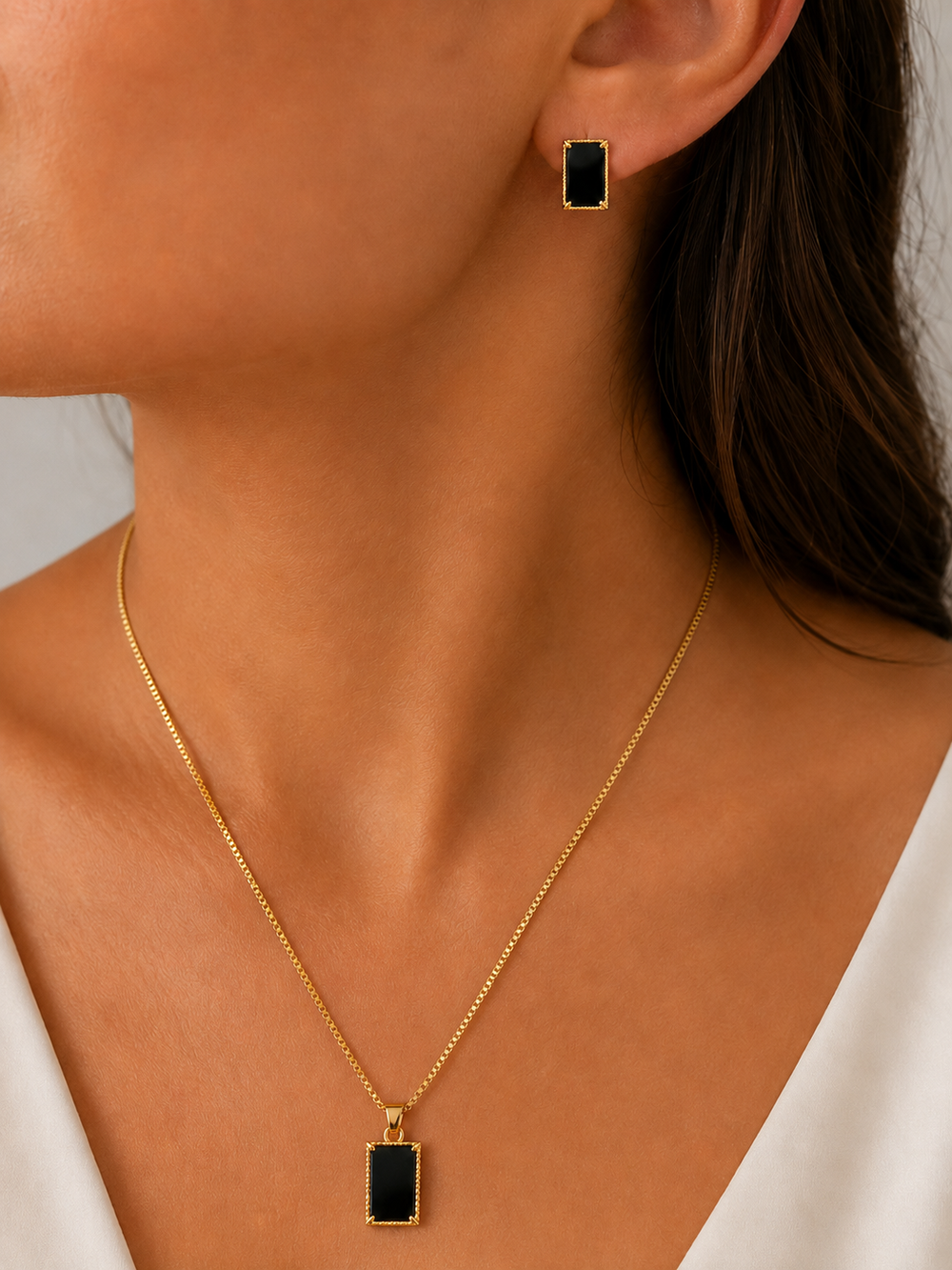 Conjunto Retangular Preto Banhado a Ouro 18k - Ping. 2 cm, Brinco 1,2 cm