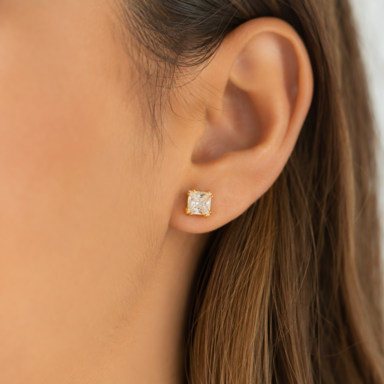 Brinco Ponto de Luz Quadrado Banhado a Ouro 18k com Zircônia - 7mm