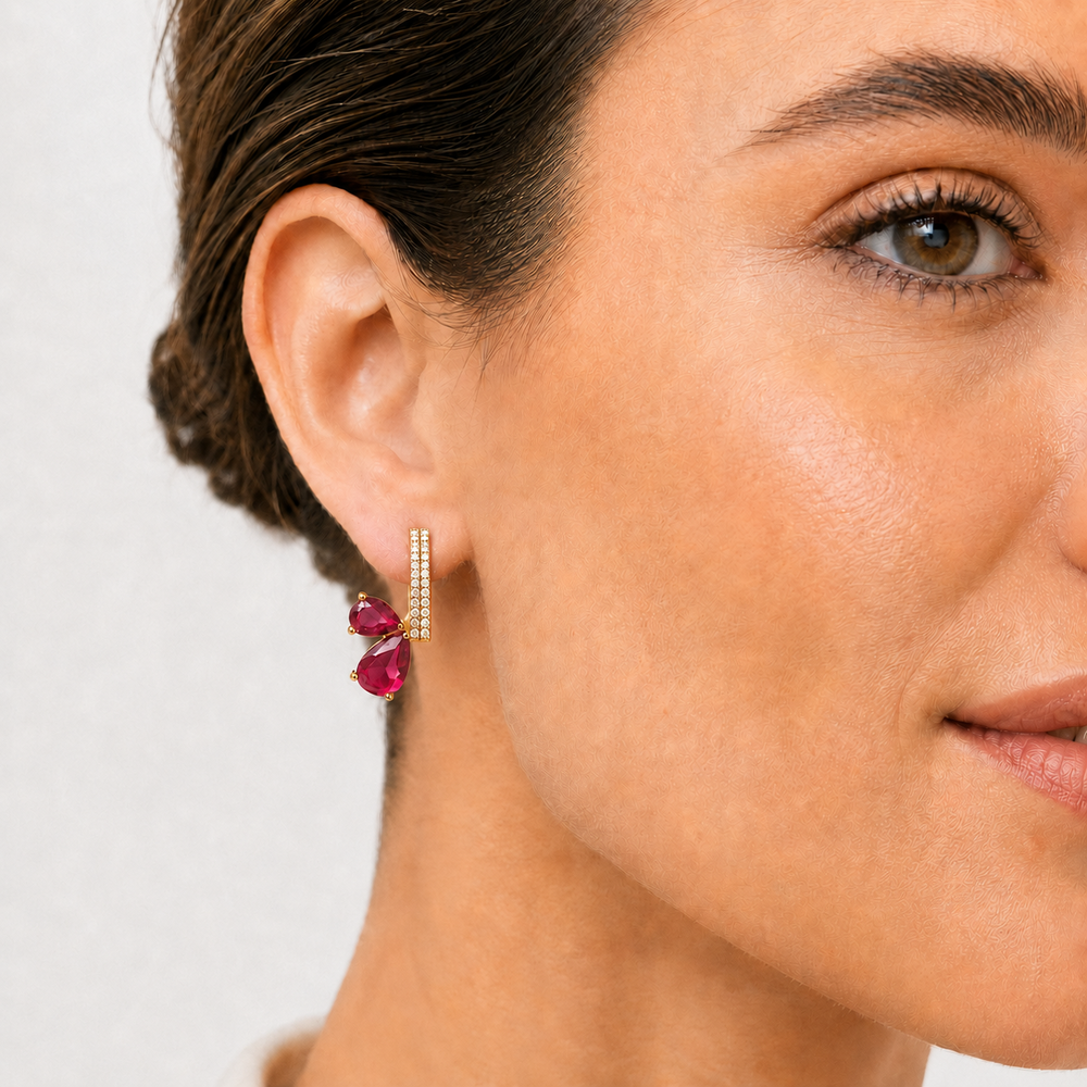 Brinco Ear Cuff 2 Gotas Vermelhas Frente Cravejada Banhado a Ouro 18k com Zircônias - 2 cm