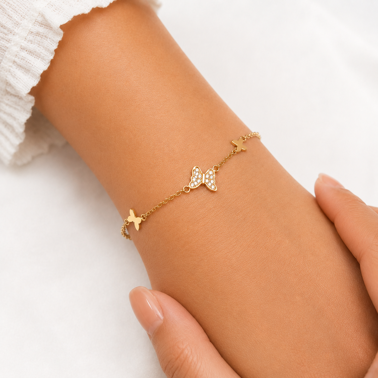 Pulseira Borboletas Lisa e Cravejada Banhada a Ouro 18k com Zircônias - 17 cm + 4 cm (Alongador)