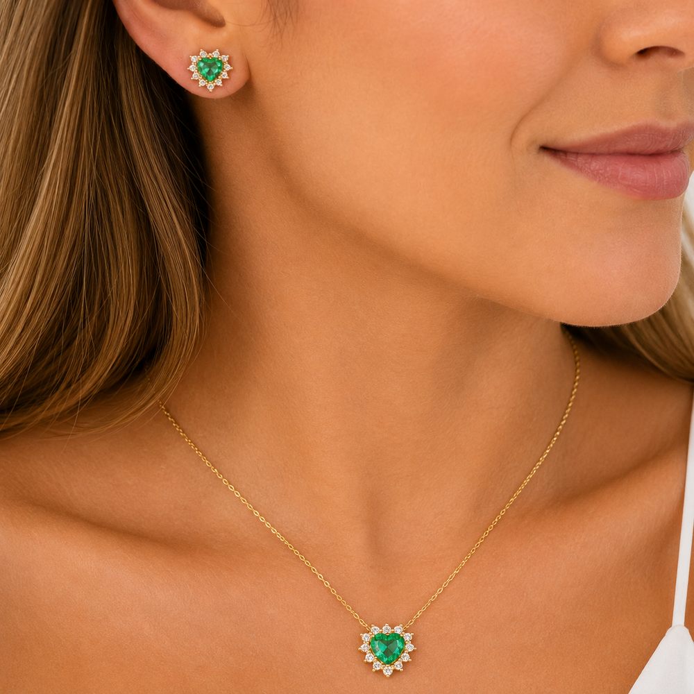 Conjunto Coração Verde Borda Cravejada Banhado a Ouro 18k com Zircônias - 1 cm, 8 mm