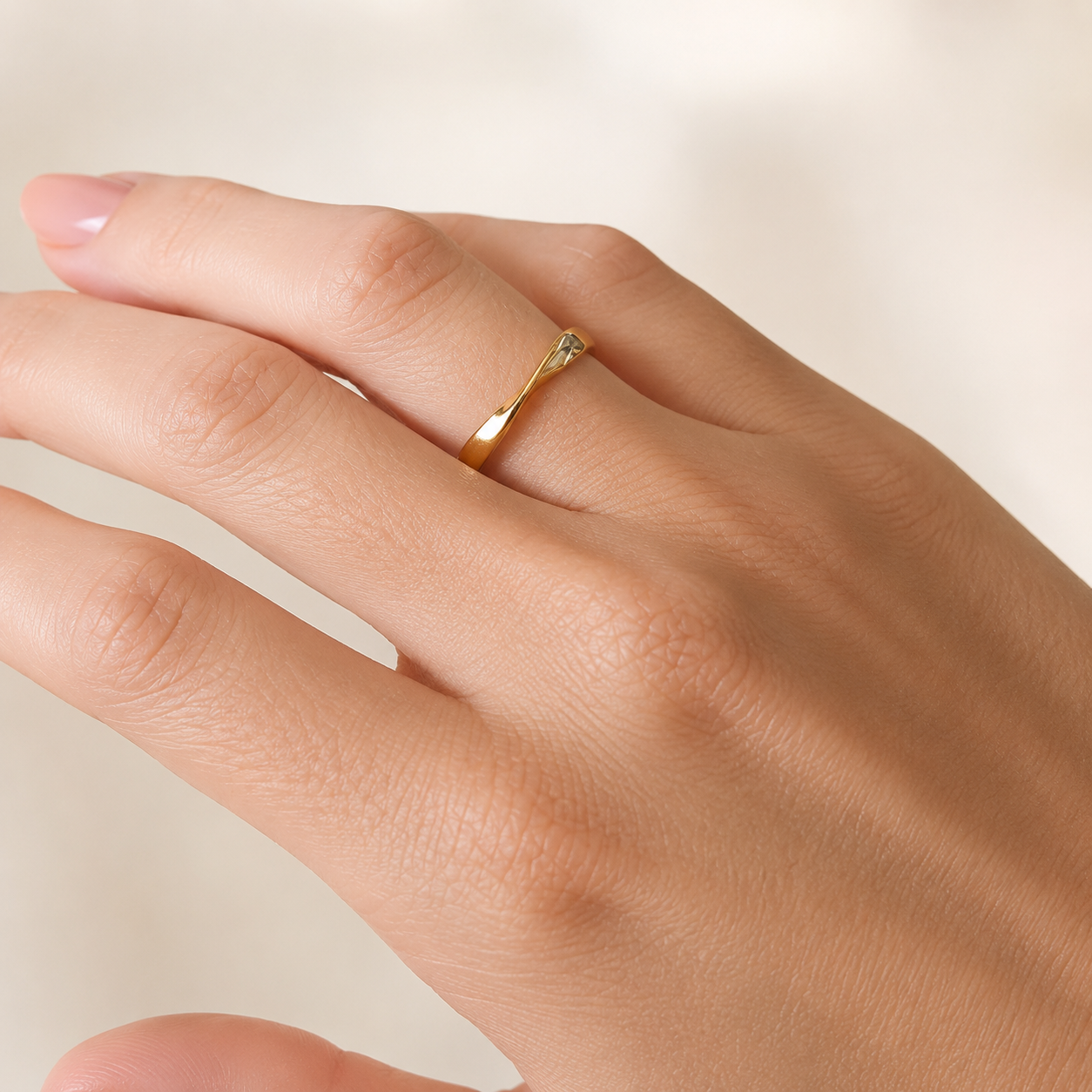 Anel Design Torcido Banhado a Ouro 18k Tam.19