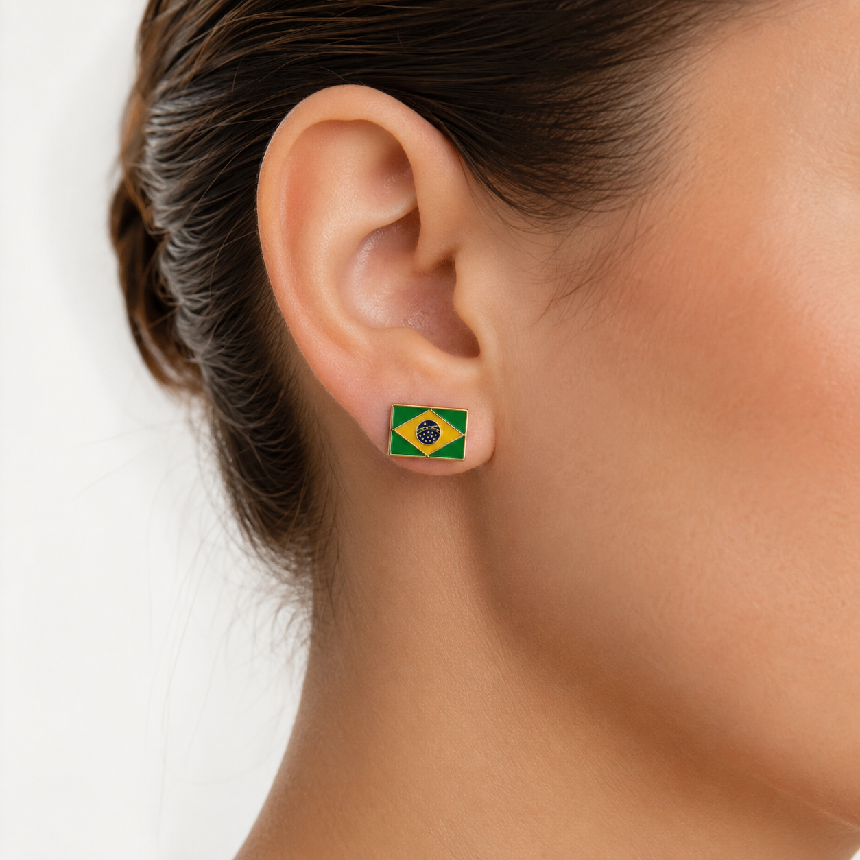 Brinco Bandeira Brasil Banhado a Ouro 18k - 1 cm