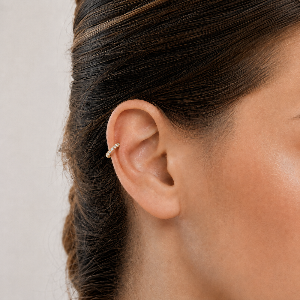 Brinco Piercing de Orelha 1 Linha com Pedras Banhado a Ouro 18k com Zircônias - 1 cm