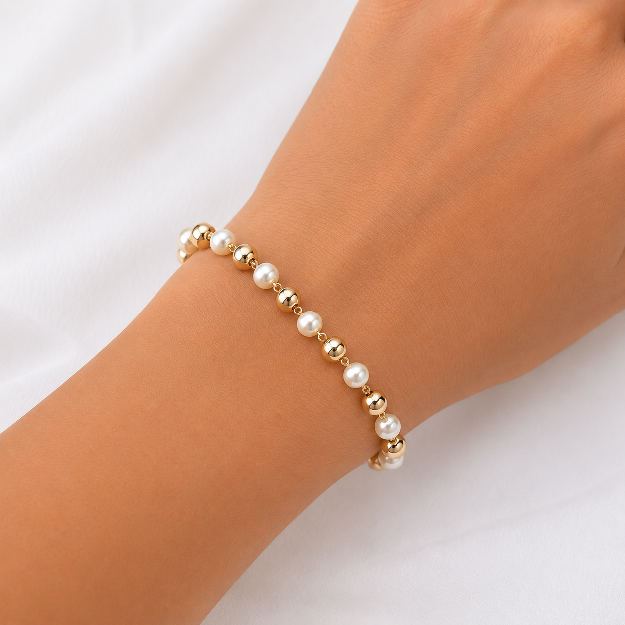 Pulseira Pérolas e Bolas Lisas Banhada a Ouro 18k -19,5 cm