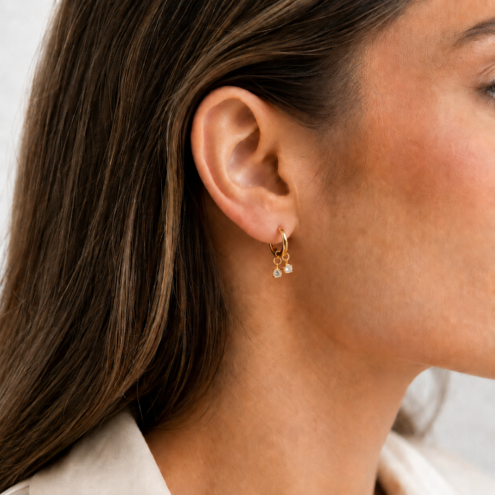 Brinco Argola com Pingente Ponto de Luz Banhado a Ouro 18k com Zircônias - 1,1 cm