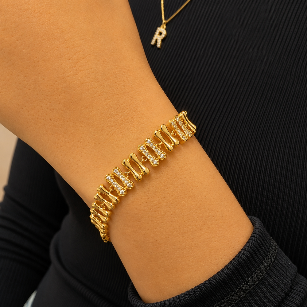 Pulseira Estilo Ossos Lisos e Cravejados Banhado a Ouro 18k com Zircônias Fecho Dobrável - 17,5 cm + 2 cm (Fecho Integrado)