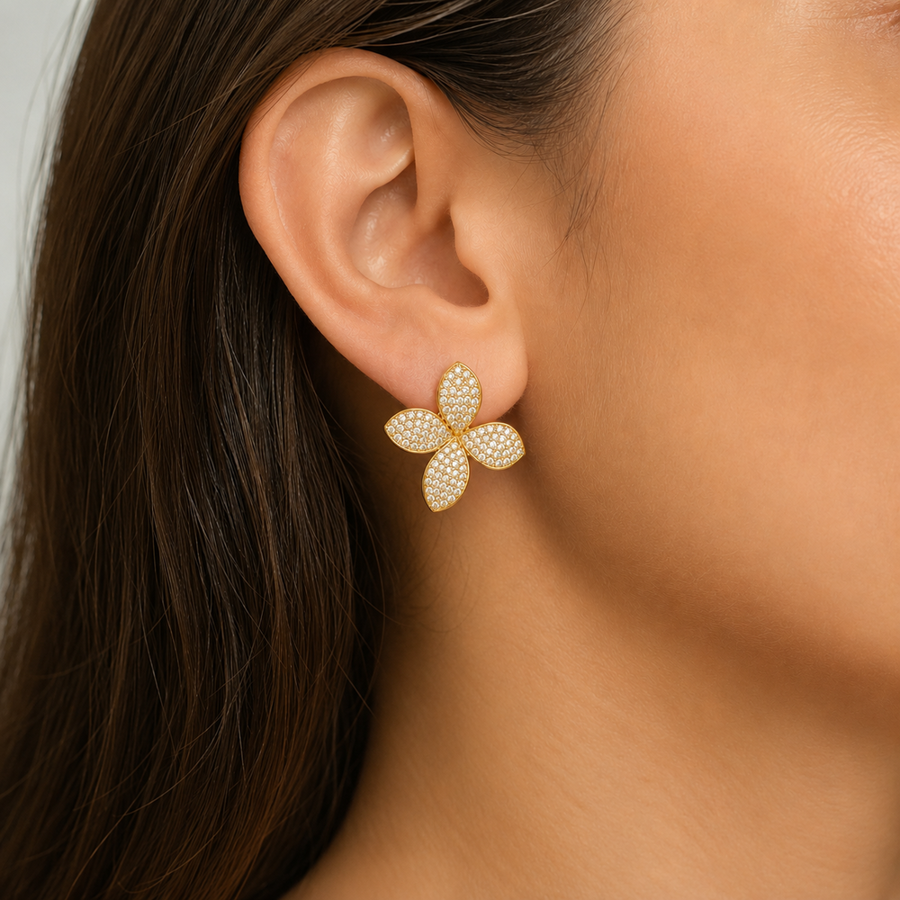 Brinco Flor 4 Pétalas Cravejadas Banhado a Ouro 18k com Zircônias - 2 cm