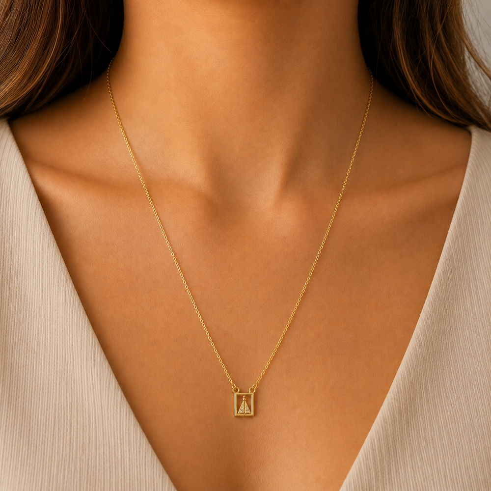 Corrente Escapulário Nossa Senhora com Detalhes em Pedras Banhado a Ouro 18k com Zircônias - 65 cm