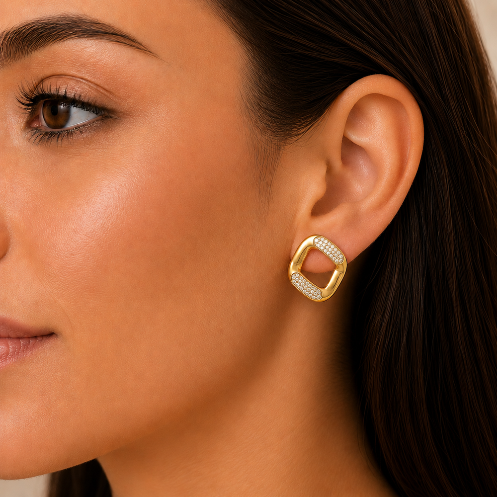 Brinco Estilo Elo Corrente 2 Pontas Cravejadas Banhado a Ouro 18k com Zircônias - 1,8 cm